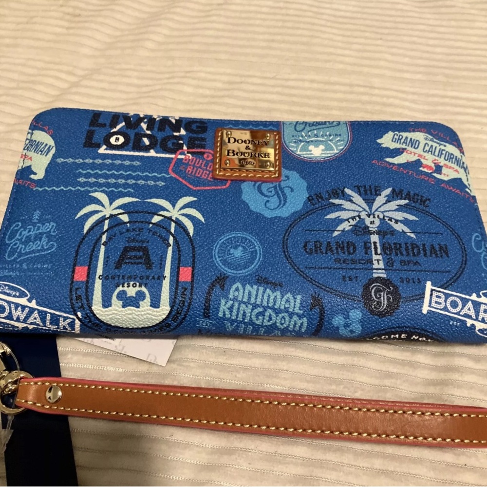 Dooney & Bourke Disney Vacation Club Wristlet Zip Around Wallet Travel C…